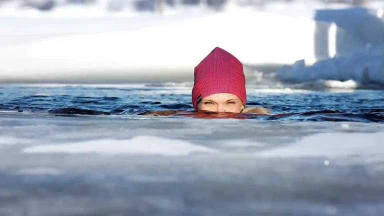 Winter Aktivität – Eisschwimmen
